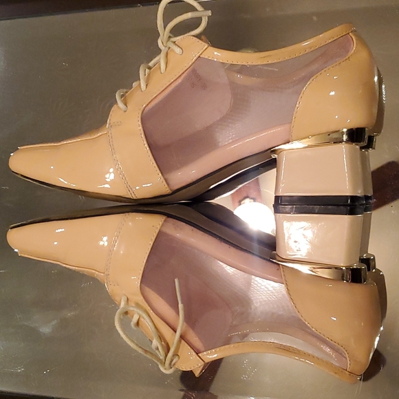 Vintage Vearcon  Peachy Taupe  Patent Leather And Mesh Lace Up Shoe - Picture 3 of 11